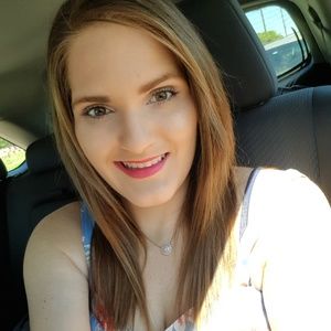 Meet your Posher, Lauren